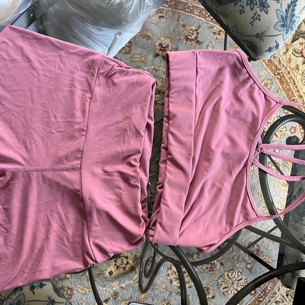 2 Large Workout outfit / workout set / sport bra & short set